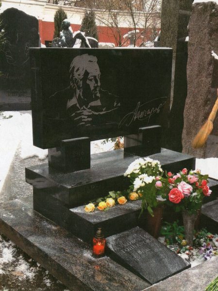 Ο τάφος του. Νεκροταφείο Νοβοντέβιτσε.